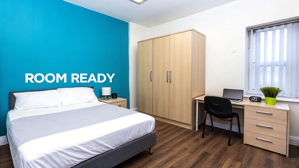 A friendly homeowner shaking hands with a potential lodger during a room viewing.