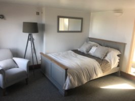Photo Of Spacious double bedroom with private En-suite in Westbury