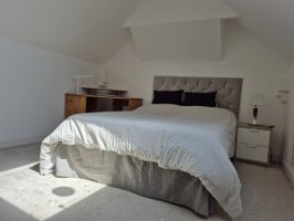 Photo Of Double room(Loft Converted) with en-suite available in a family home in Plumstead