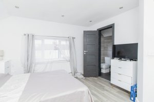 Photo Of En-Suite Double Room in Modern 3-Bed House, DA10 – All Bills & Wi-Fi Included in Swanscombe