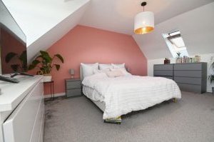 Photo Of Super King En-suite room ALL BILLS included £595 in Barnsley