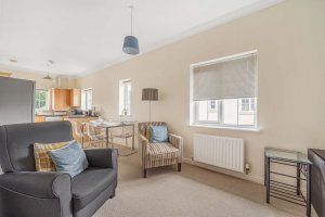 Photo Of Spacious Top Floor Two Bedroom Flat in Chineham