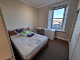 Photo Of Double bedroom in furnished top floor flat in Dundee