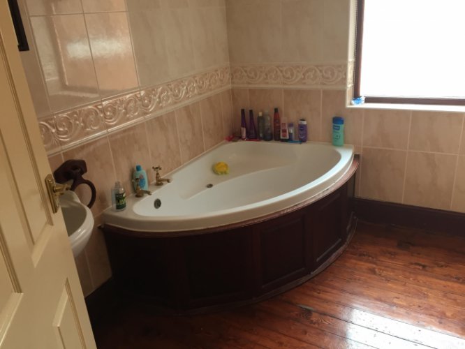 Double room in a proffesional house bills included in Preston