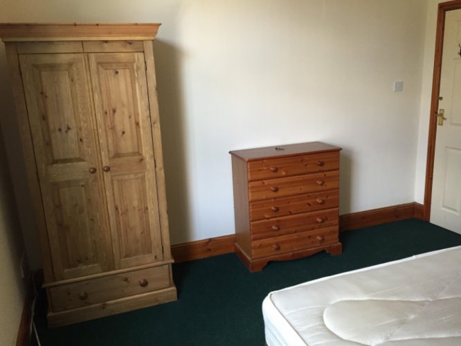 Double room in a proffesional house bills included in Preston