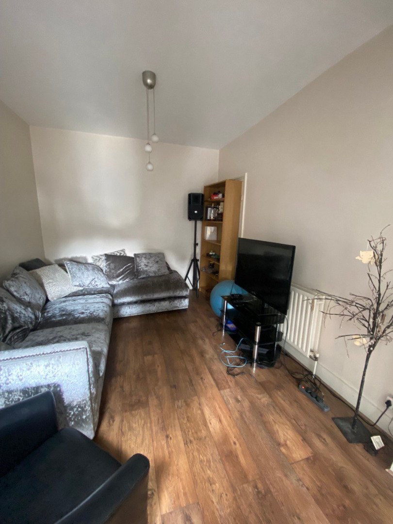 Photo 3 Of Spacious Room in a 4 bed house