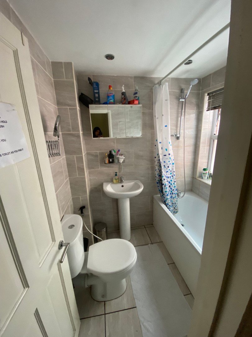 Photo 5 Of Spacious Room in a 4 bed house