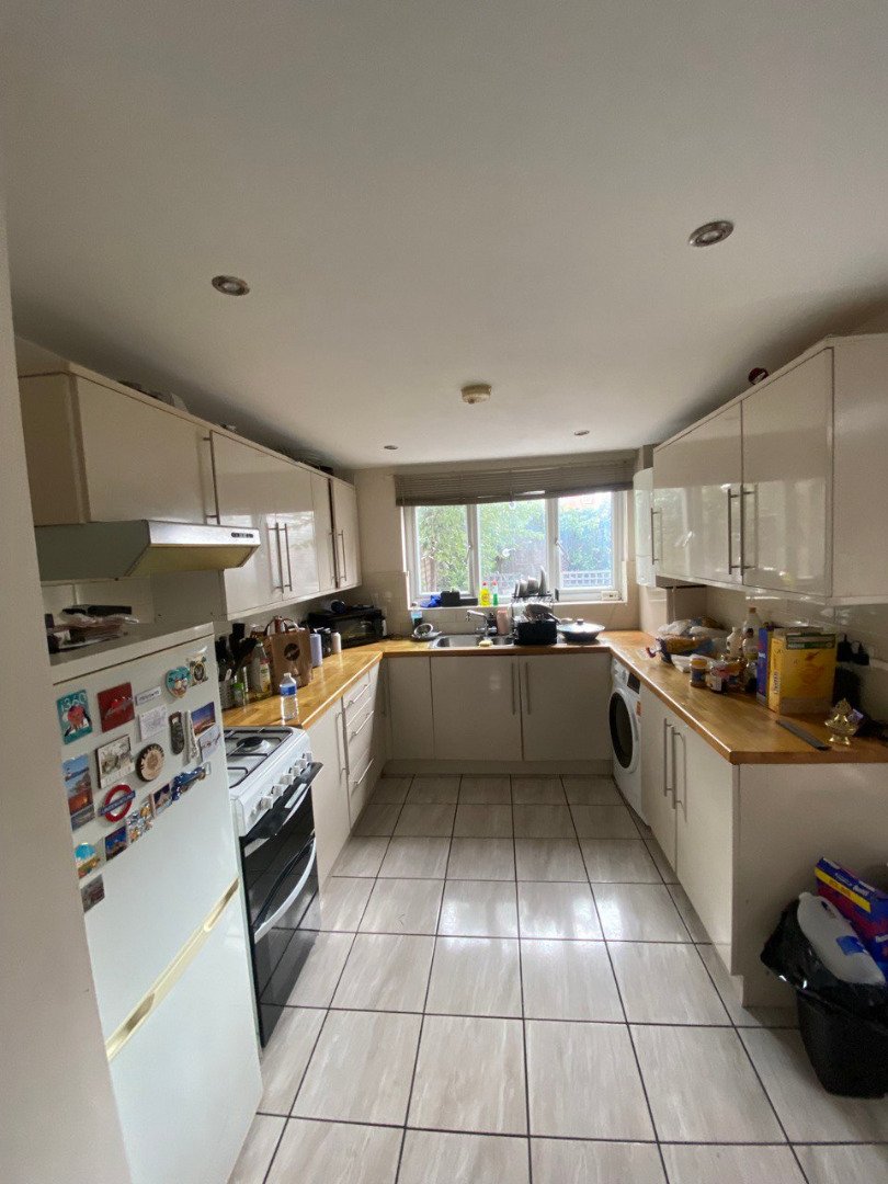 Photo 8 Of Spacious Room in a 4 bed house